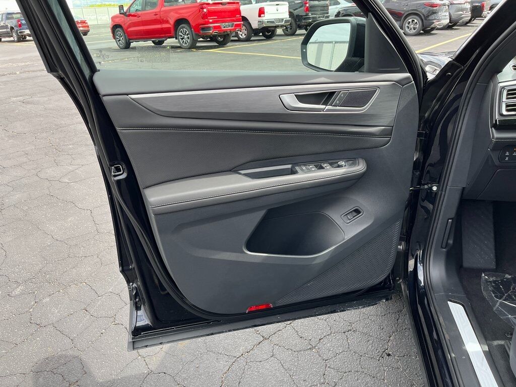 2025 Volkswagen Atlas Cross Sport 2.0T SE w/Technology Green Bay WI