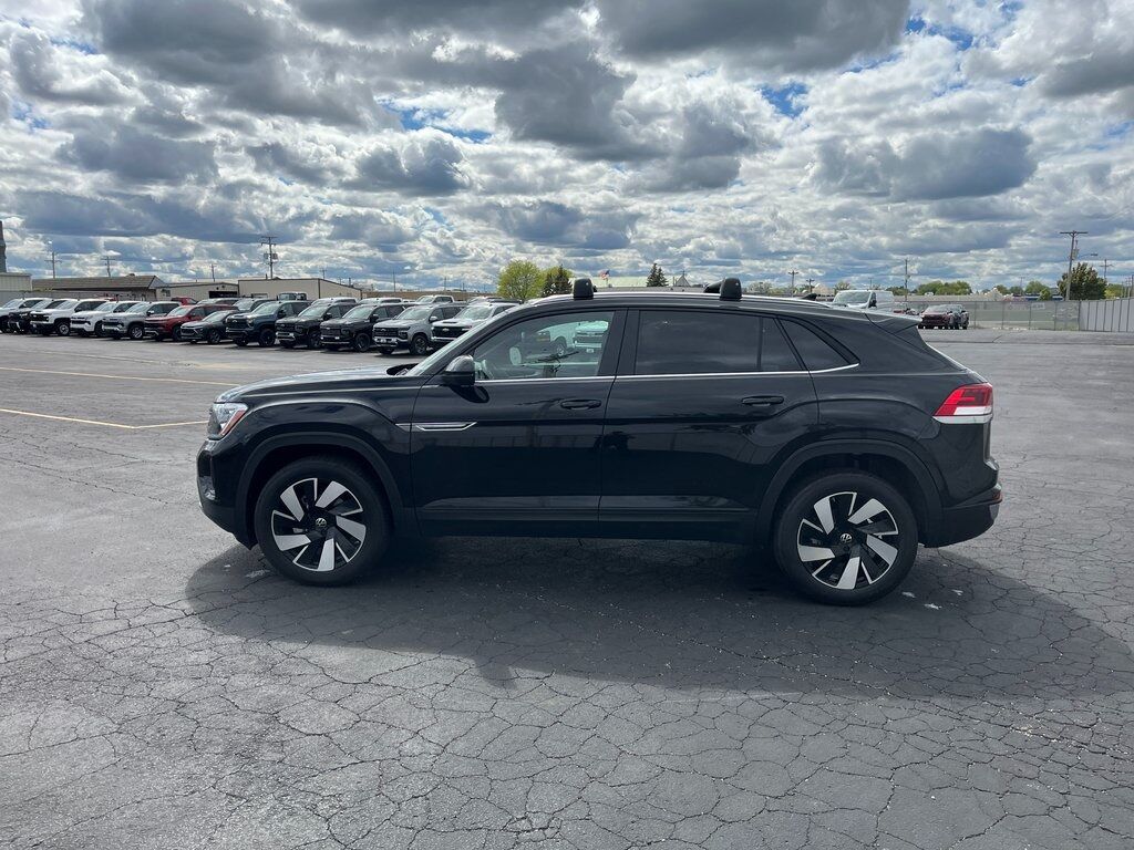 2025 Volkswagen Atlas Cross Sport 2.0T SE w/Technology Green Bay WI
