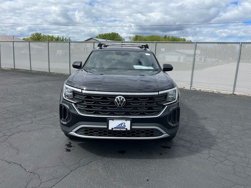 2025 Volkswagen Atlas Cross Sport 2.0T SE w/Technology Green Bay WI