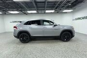 2025 Volkswagen Atlas Cross Sport 2.0T SE w/Technology Oshkosh WI
