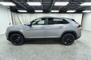 2025 Volkswagen Atlas Cross Sport 2.0T SE w/Technology Oshkosh WI