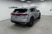 2025 Volkswagen Atlas Cross Sport 2.0T SE w/Technology Oshkosh WI
