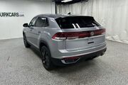 2025 Volkswagen Atlas Cross Sport 2.0T SE w/Technology Oshkosh WI