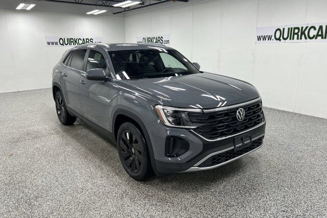 2025 Volkswagen Atlas Cross Sport 2.0T SE w/Technology Oshkosh WI