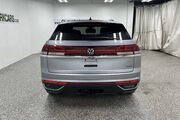 2025 Volkswagen Atlas Cross Sport 2.0T SE w/Technology Oshkosh WI