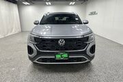 2025 Volkswagen Atlas Cross Sport 2.0T SE w/Technology Oshkosh WI
