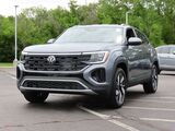2025 Volkswagen Atlas Cross Sport 2.0T SE w/Technology Oshkosh WI