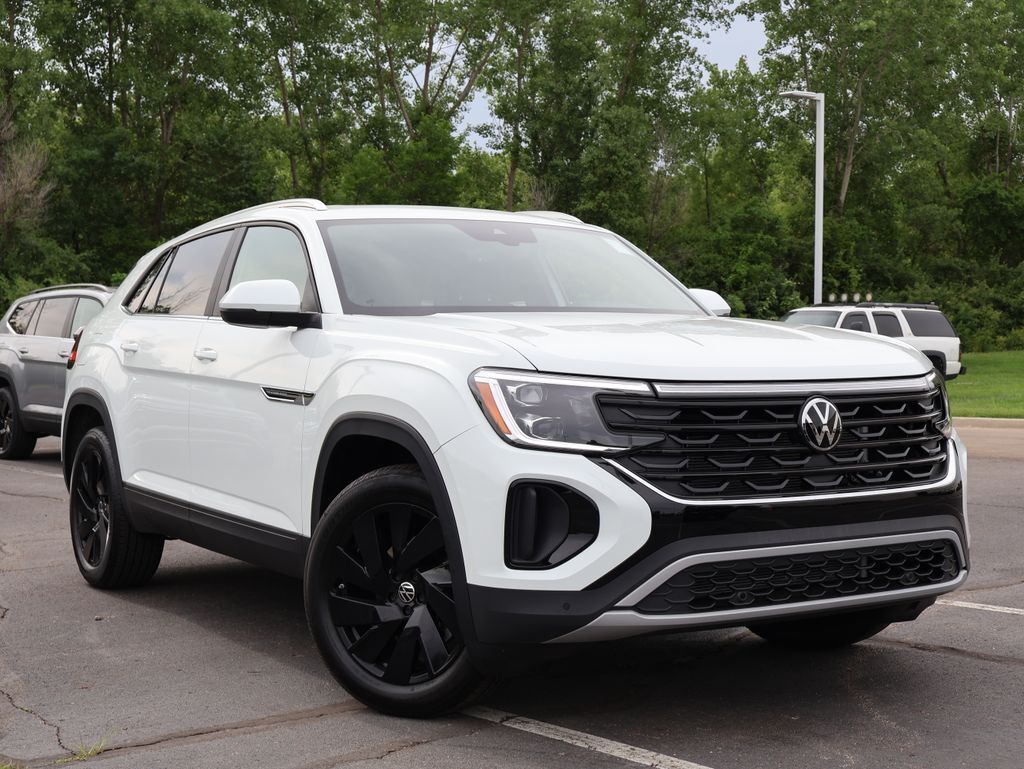 2025 Volkswagen Atlas Cross Sport 2.0T SE w/Technology Oshkosh WI