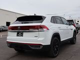 2025 Volkswagen Atlas Cross Sport 2.0T SE w/Technology Oshkosh WI
