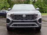 2025 Volkswagen Atlas Cross Sport 2.0T SE w/Technology Oshkosh WI