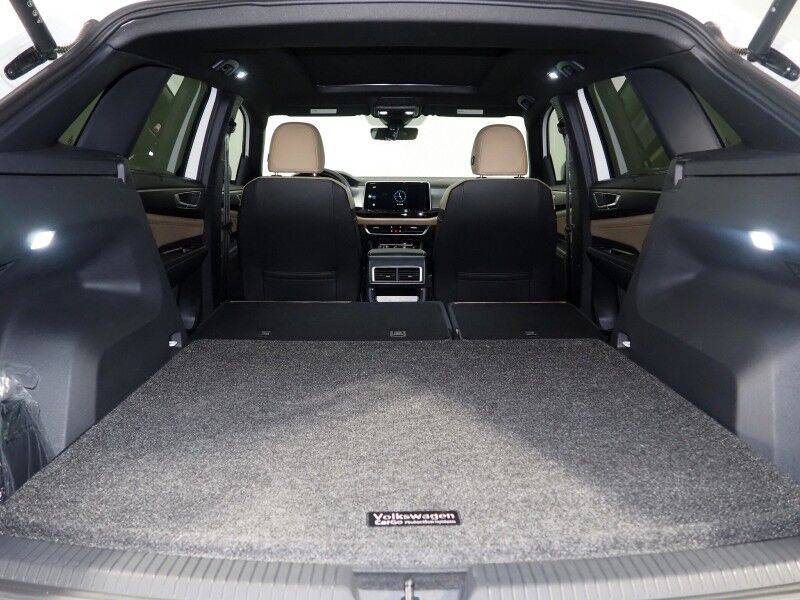 2025 Volkswagen Atlas Cross Sport 2.0T SE w/Technology *PANORAMA MOONROOF, ADAPTIVE CRUISE, SAFETY ALERTS, BACKUP-CAMERA, COLOR TOUCHSCREEN, CLIMATE SEATS, HEATED STEERING, POWER LIFTGATE, REMOTE START, WIRELESS CHARGING, ANDROID & APPLE Round Rock TX