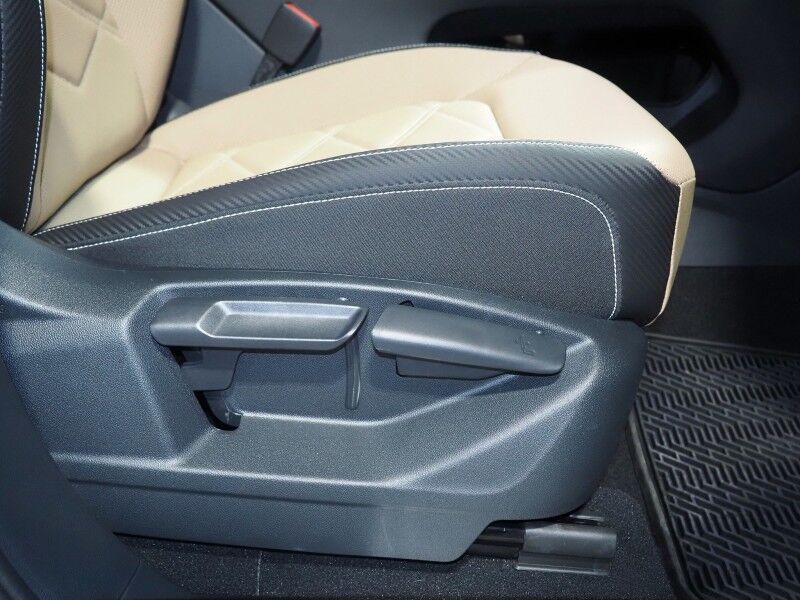 2025 Volkswagen Atlas Cross Sport 2.0T SE w/Technology *PANORAMA MOONROOF, ADAPTIVE CRUISE, SAFETY ALERTS, BACKUP-CAMERA, COLOR TOUCHSCREEN, CLIMATE SEATS, HEATED STEERING, POWER LIFTGATE, REMOTE START, WIRELESS CHARGING, ANDROID & APPLE Round Rock TX