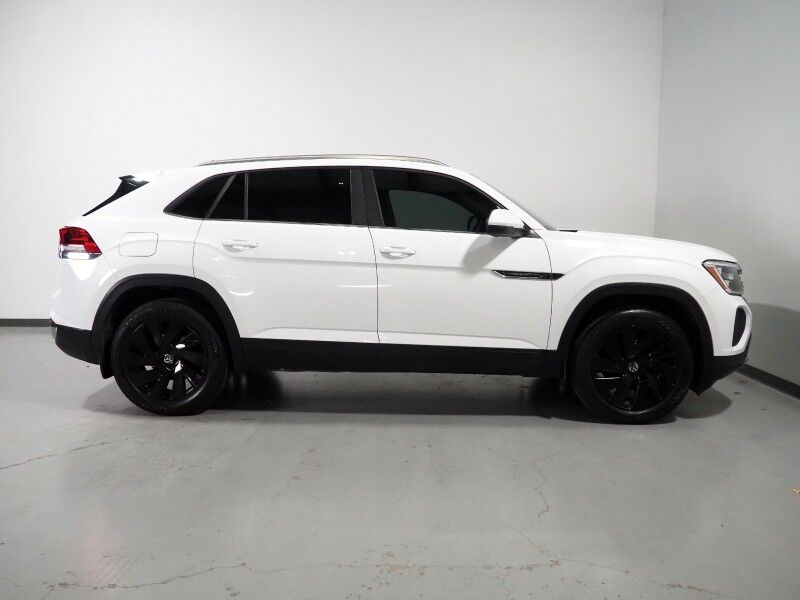 2025 Volkswagen Atlas Cross Sport 2.0T SE w/Technology *PANORAMA MOONROOF, ADAPTIVE CRUISE, SAFETY ALERTS, BACKUP-CAMERA, COLOR TOUCHSCREEN, CLIMATE SEATS, HEATED STEERING, POWER LIFTGATE, REMOTE START, WIRELESS CHARGING, ANDROID & APPLE Round Rock TX