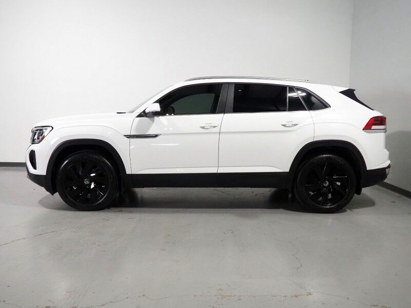 2025 Volkswagen Atlas Cross Sport 2.0T SE w/Technology *PANORAMA MOONROOF, ADAPTIVE CRUISE, SAFETY ALERTS, BACKUP-CAMERA, COLOR TOUCHSCREEN, CLIMATE SEATS, HEATED STEERING, POWER LIFTGATE, REMOTE START, WIRELESS CHARGING, ANDROID & APPLE Round Rock TX