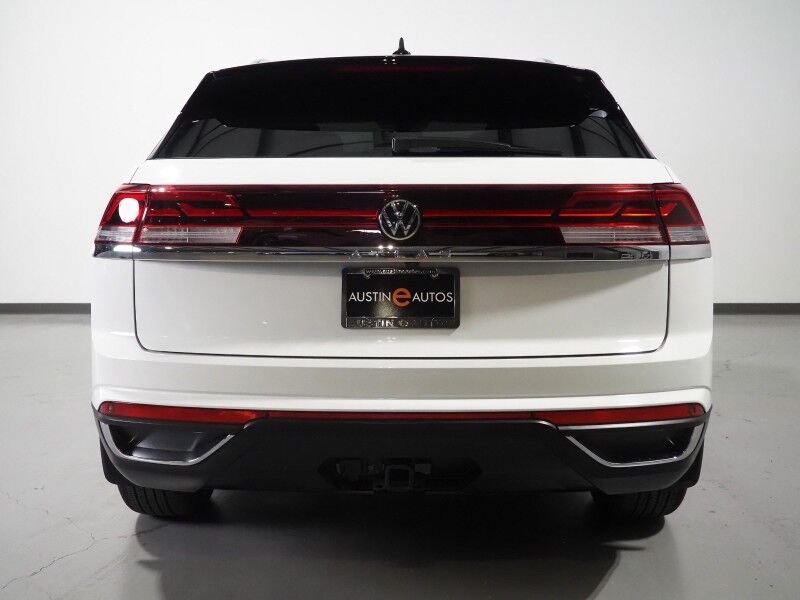 2025 Volkswagen Atlas Cross Sport 2.0T SE w/Technology *PANORAMA MOONROOF, ADAPTIVE CRUISE, SAFETY ALERTS, BACKUP-CAMERA, COLOR TOUCHSCREEN, CLIMATE SEATS, HEATED STEERING, POWER LIFTGATE, REMOTE START, WIRELESS CHARGING, ANDROID & APPLE Round Rock TX
