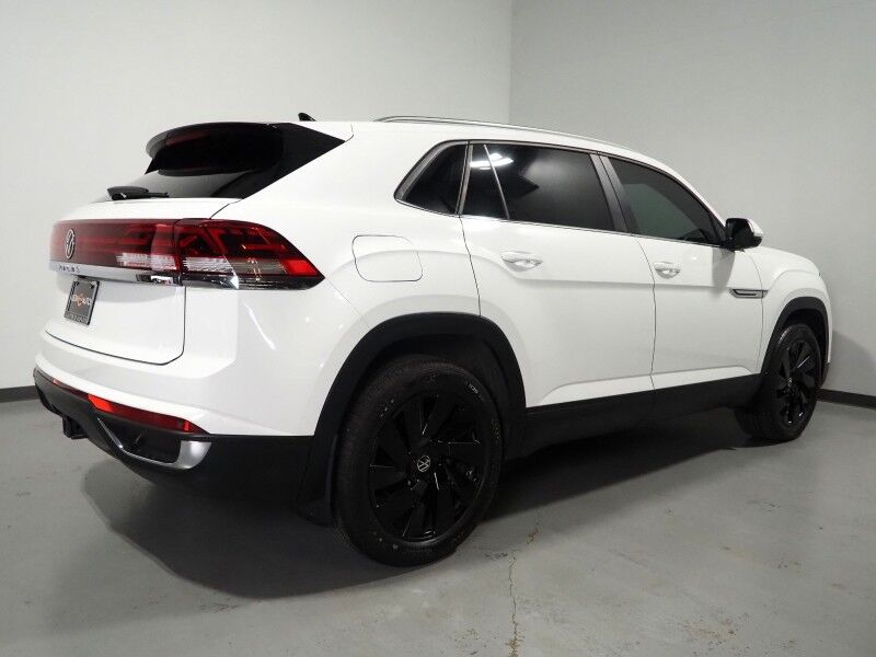 2025 Volkswagen Atlas Cross Sport 2.0T SE w/Technology *PANORAMA MOONROOF, ADAPTIVE CRUISE, SAFETY ALERTS, BACKUP-CAMERA, COLOR TOUCHSCREEN, CLIMATE SEATS, HEATED STEERING, POWER LIFTGATE, REMOTE START, WIRELESS CHARGING, ANDROID & APPLE Round Rock TX