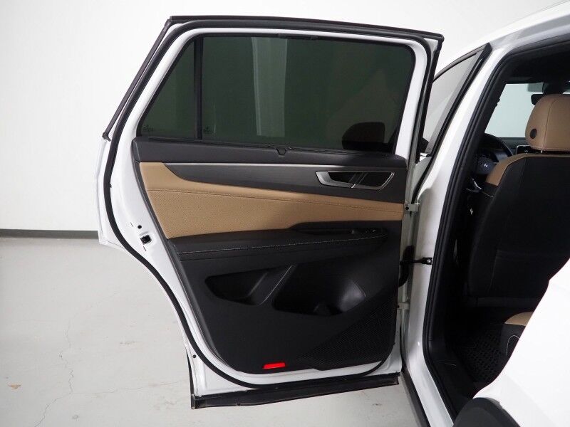 2025 Volkswagen Atlas Cross Sport 2.0T SE w/Technology *PANORAMA MOONROOF, ADAPTIVE CRUISE, SAFETY ALERTS, BACKUP-CAMERA, COLOR TOUCHSCREEN, CLIMATE SEATS, HEATED STEERING, POWER LIFTGATE, REMOTE START, WIRELESS CHARGING, ANDROID & APPLE Round Rock TX