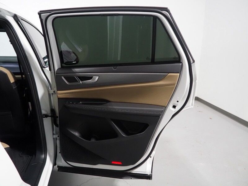 2025 Volkswagen Atlas Cross Sport 2.0T SE w/Technology *PANORAMA MOONROOF, ADAPTIVE CRUISE, SAFETY ALERTS, BACKUP-CAMERA, COLOR TOUCHSCREEN, CLIMATE SEATS, HEATED STEERING, POWER LIFTGATE, REMOTE START, WIRELESS CHARGING, ANDROID & APPLE Round Rock TX