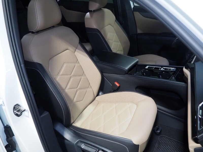 2025 Volkswagen Atlas Cross Sport 2.0T SE w/Technology *PANORAMA MOONROOF, ADAPTIVE CRUISE, SAFETY ALERTS, BACKUP-CAMERA, COLOR TOUCHSCREEN, CLIMATE SEATS, HEATED STEERING, POWER LIFTGATE, REMOTE START, WIRELESS CHARGING, ANDROID & APPLE Round Rock TX