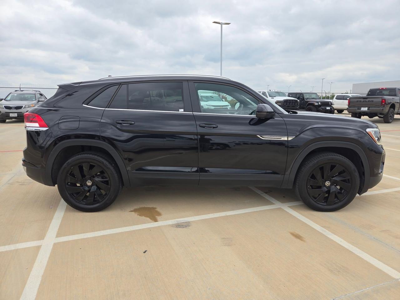 2025 Volkswagen Atlas Cross Sport 2.0T SE w/Technology