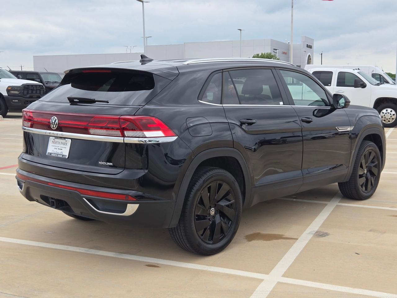2025 Volkswagen Atlas Cross Sport 2.0T SE w/Technology