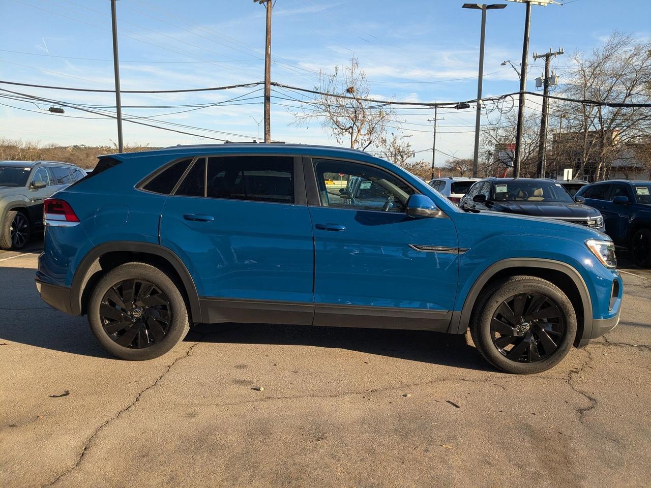 2025 Volkswagen Atlas Cross Sport 2.0T SE w/Technology