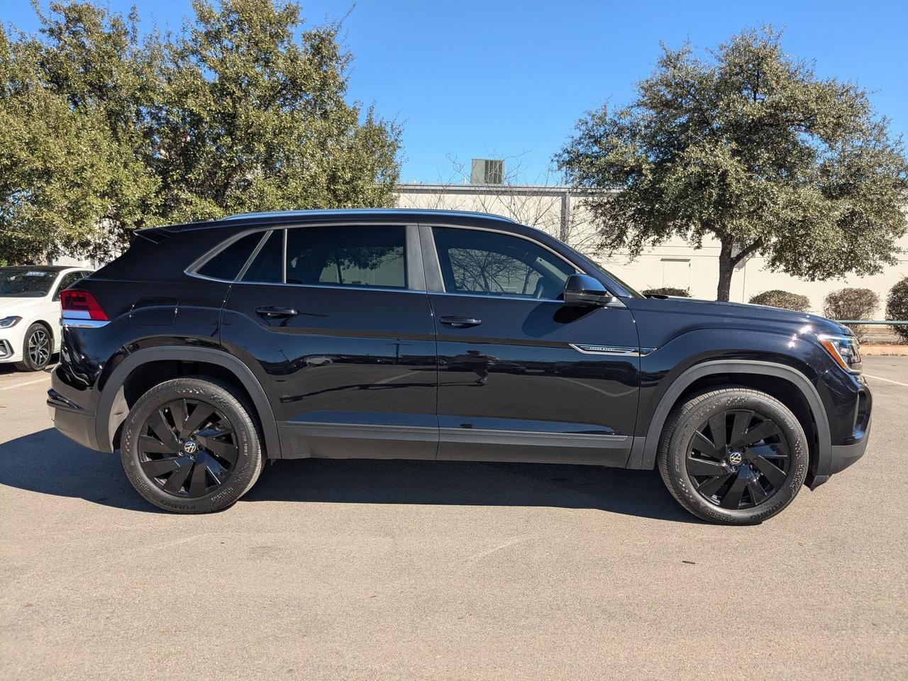 2025 Volkswagen Atlas Cross Sport 2.0T SE w/Technology