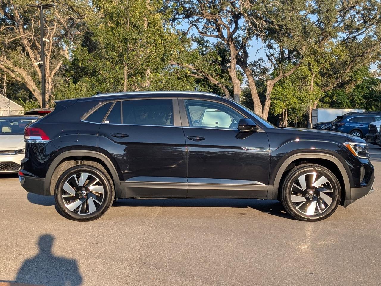 2025 Volkswagen Atlas Cross Sport 2.0T SE w/Technology