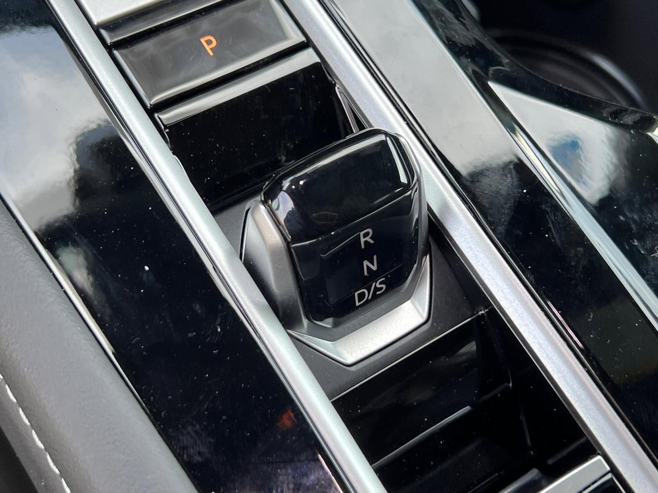 2025 Volkswagen Atlas Cross Sport 2.0T SE w/Technology Hagerstown MD