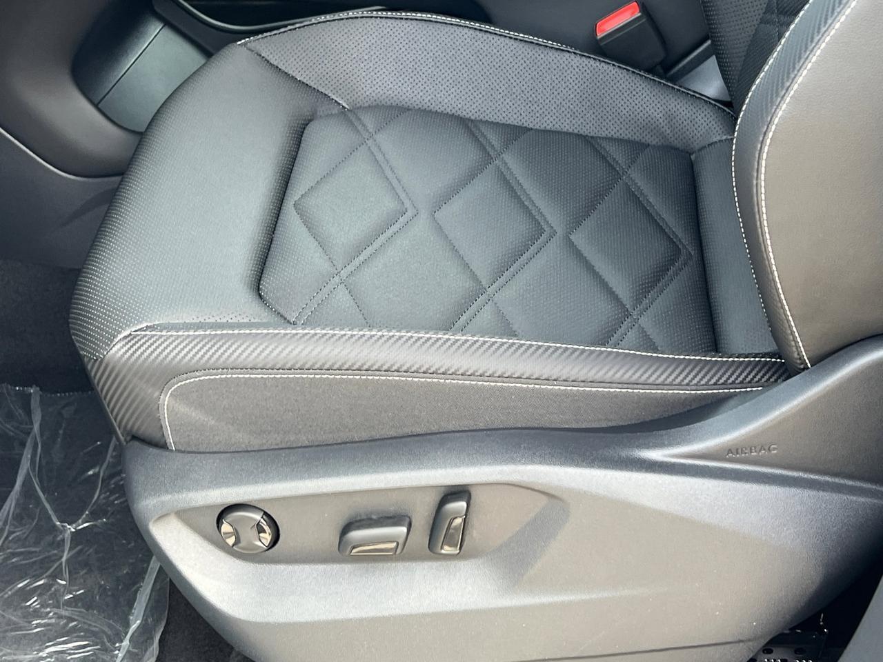 2025 Volkswagen Atlas Cross Sport 2.0T SE w/Technology Hagerstown MD