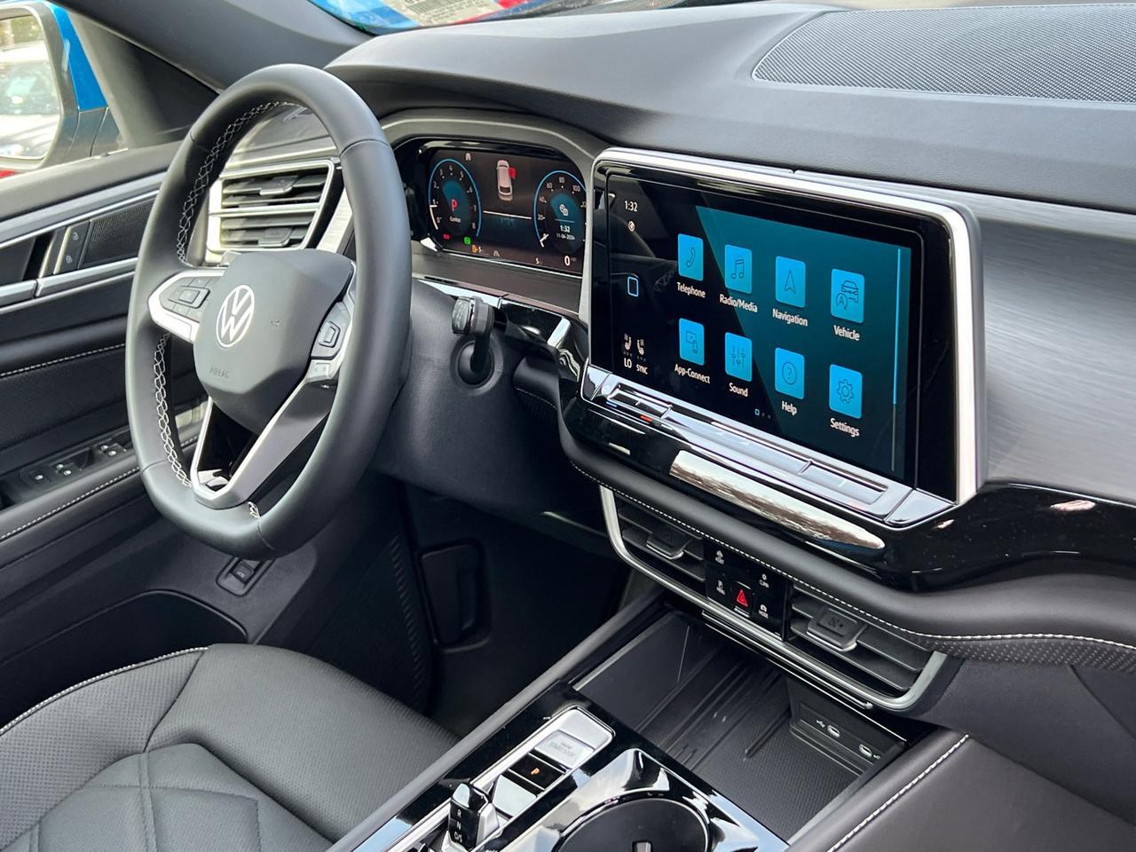 2025 Volkswagen Atlas Cross Sport 2.0T SE w/Technology Hagerstown MD