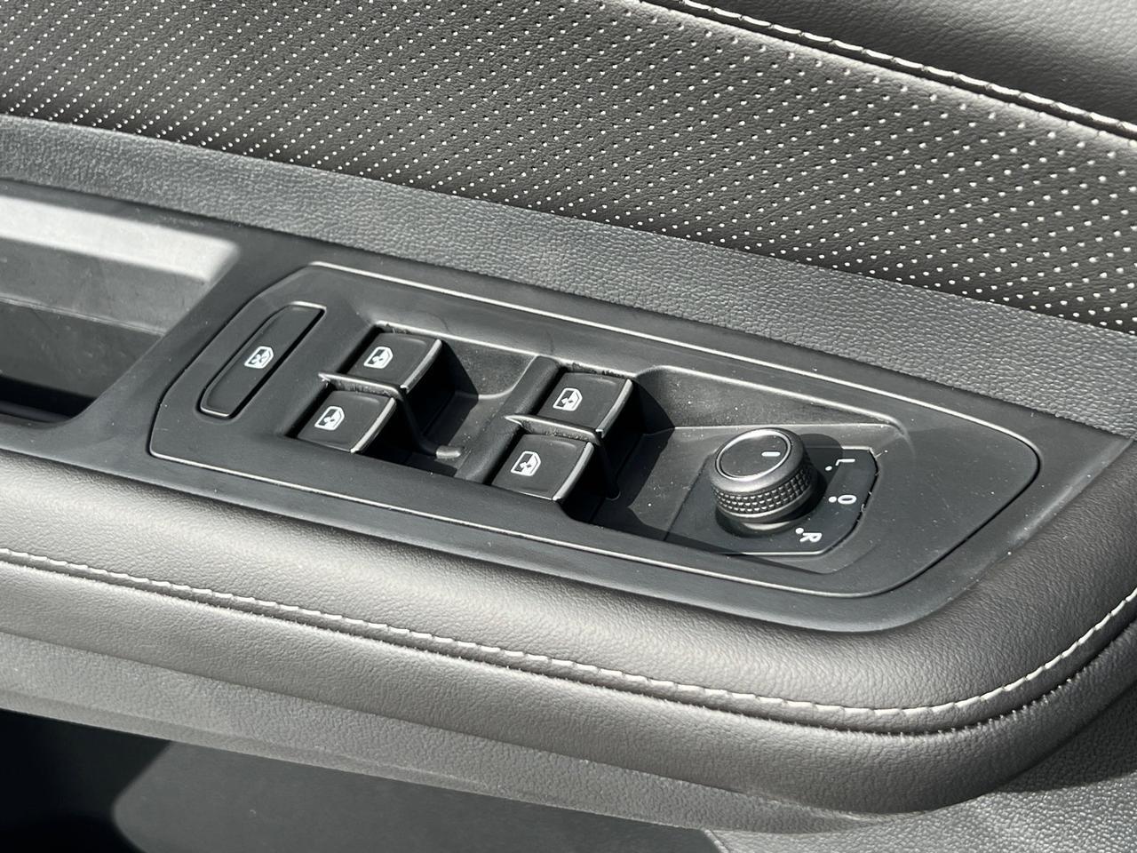 2025 Volkswagen Atlas Cross Sport 2.0T SE w/Technology Hagerstown MD