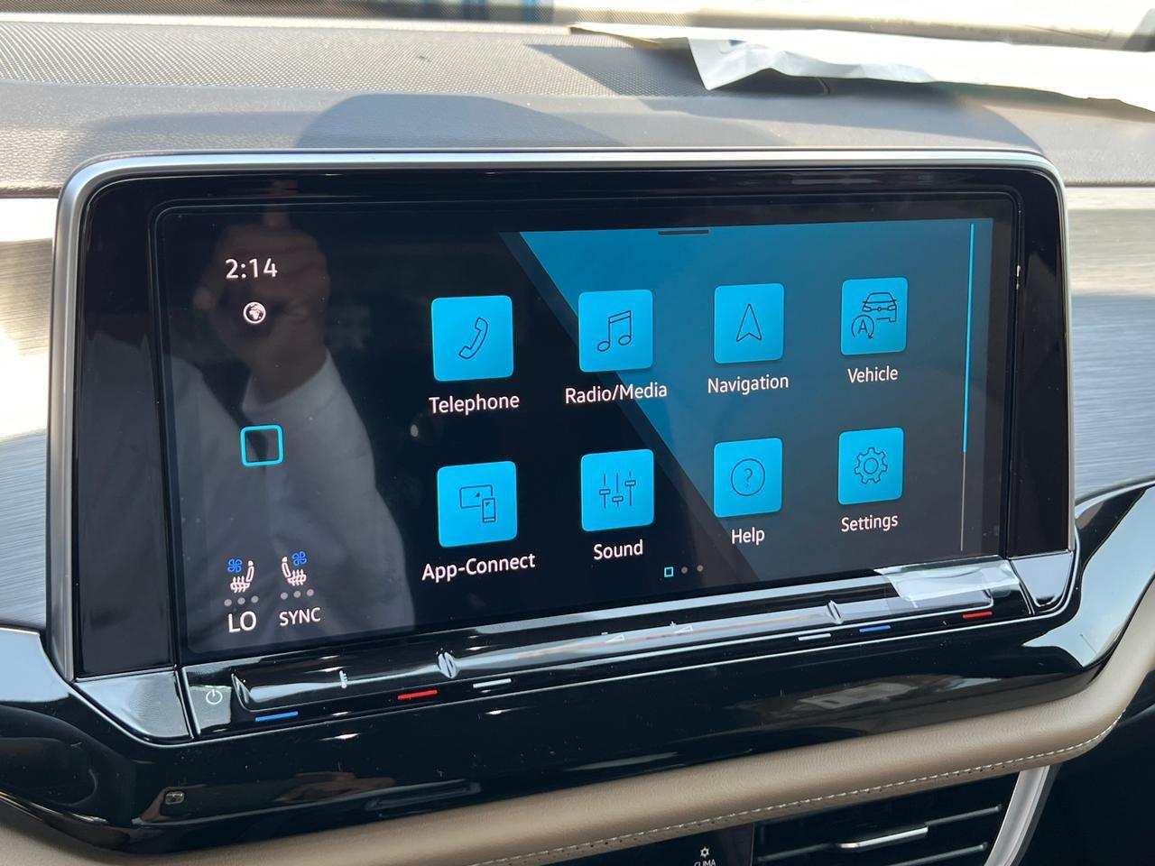2025 Volkswagen Atlas Cross Sport 2.0T SE w/Technology Hagerstown MD