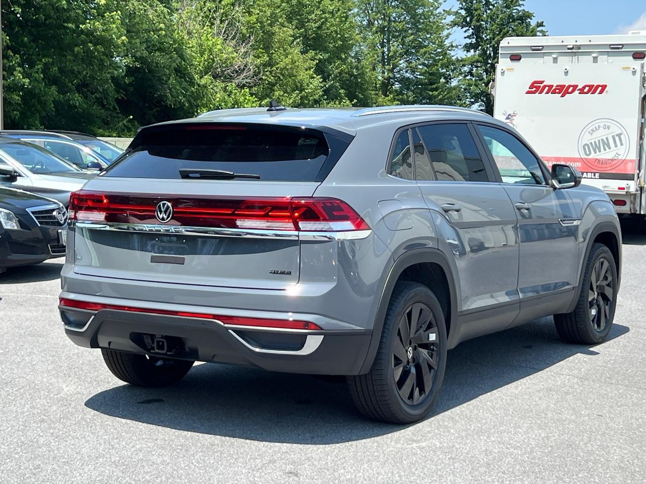 2025 Volkswagen Atlas Cross Sport 2.0T SE w/Technology Hagerstown MD