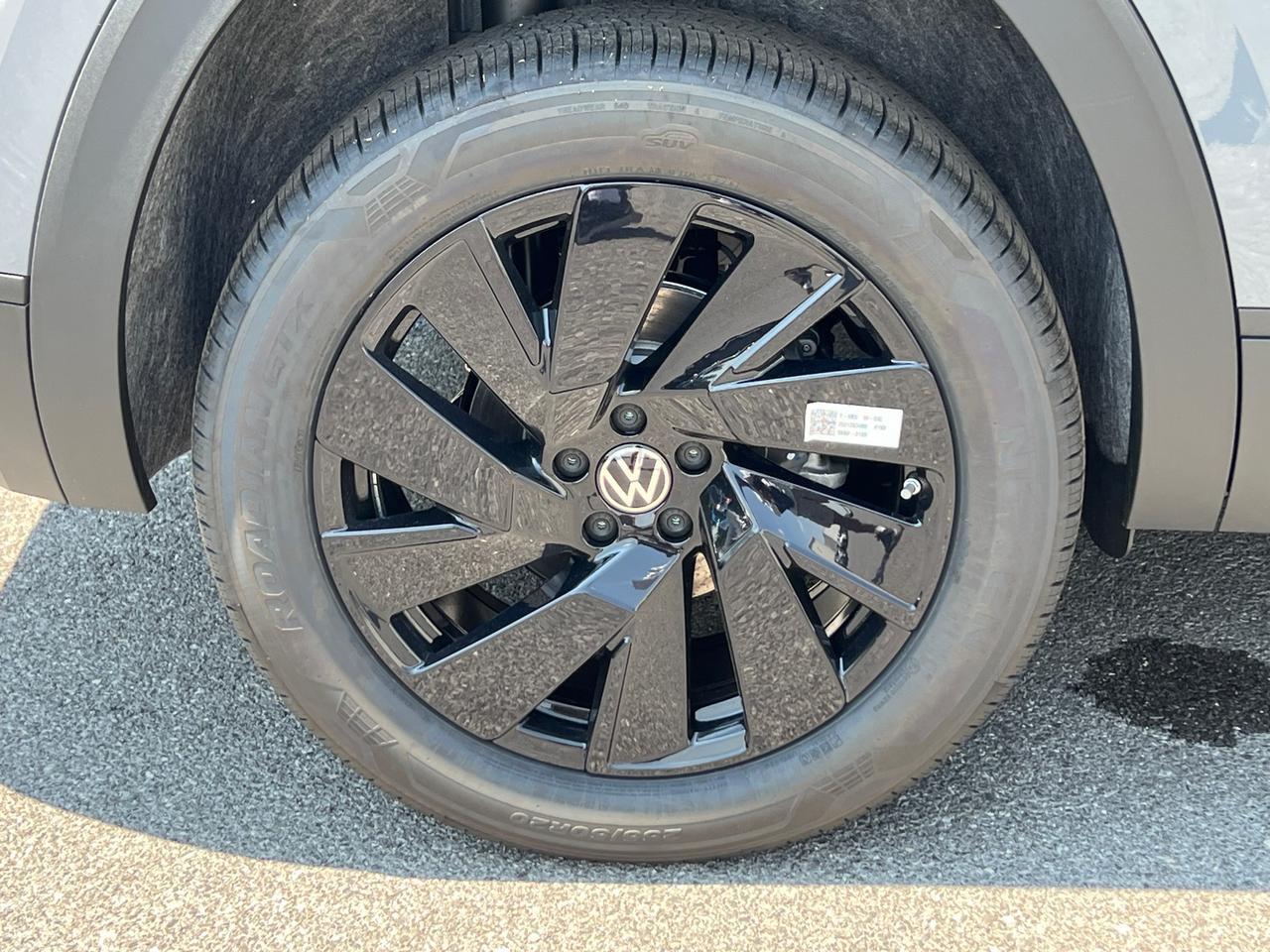 2025 Volkswagen Atlas Cross Sport 2.0T SE w/Technology Hagerstown MD
