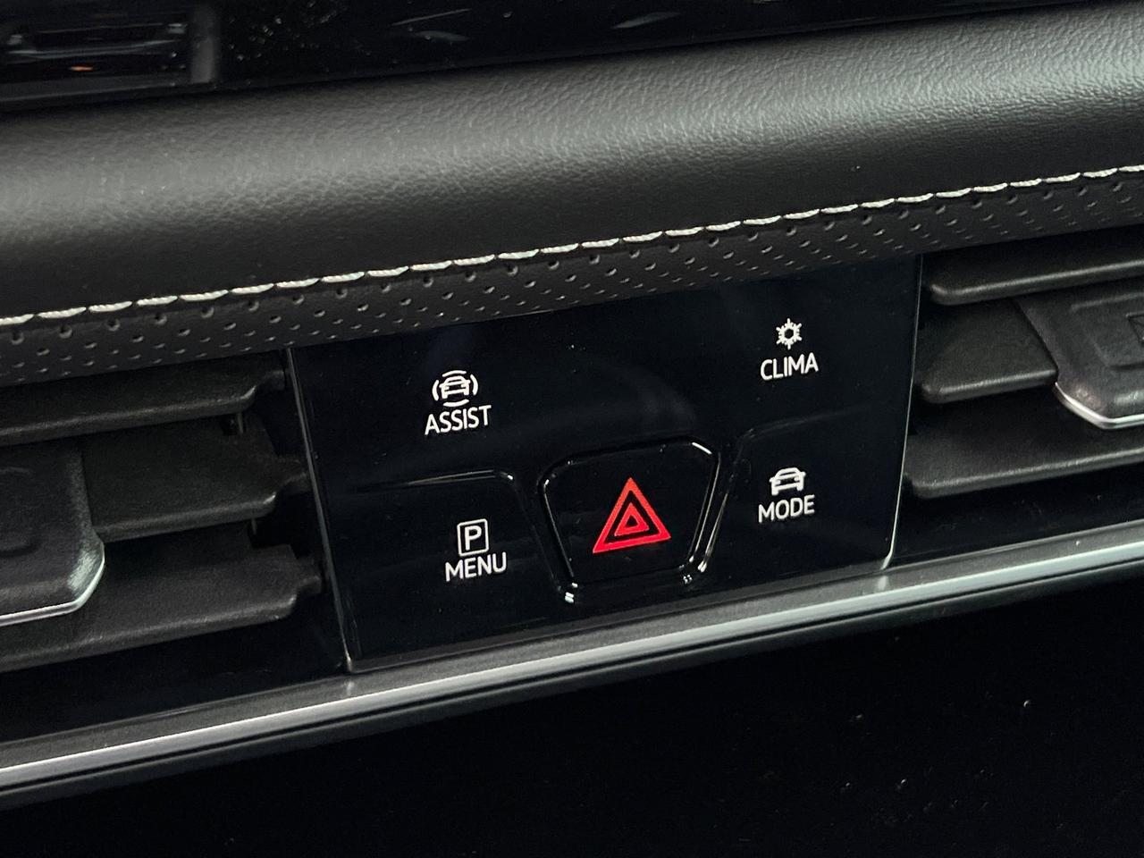 2025 Volkswagen Atlas Cross Sport 2.0T SE w/Technology Hagerstown MD