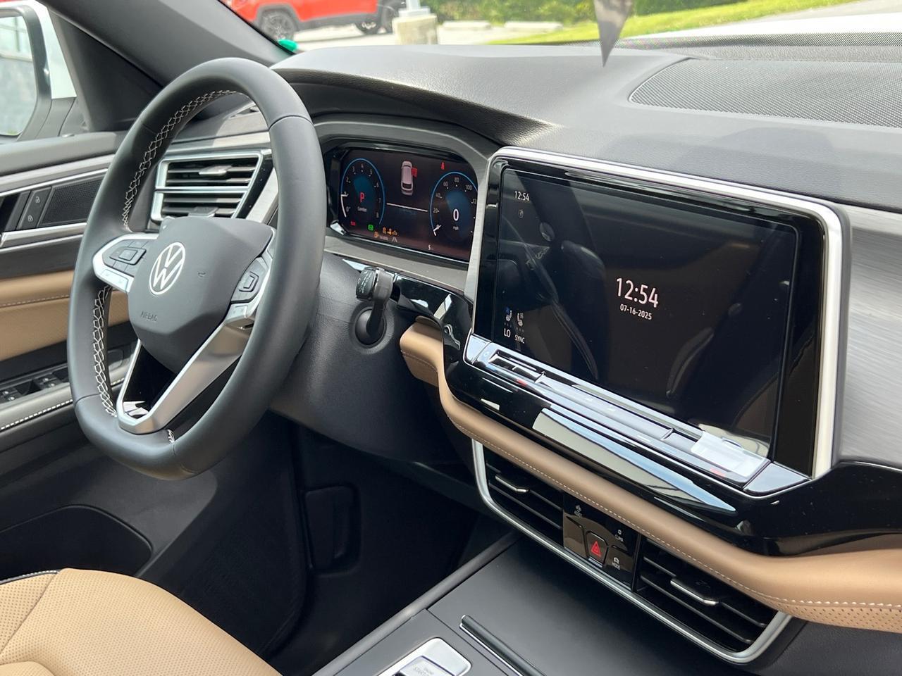 2025 Volkswagen Atlas Cross Sport 2.0T SE Hagerstown MD