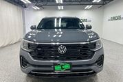 2025 Volkswagen Atlas Cross Sport 2.0T SEL Premium R-Line Oshkosh WI