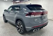 2025 Volkswagen Atlas Cross Sport 2.0T SEL Premium R-Line Oshkosh WI
