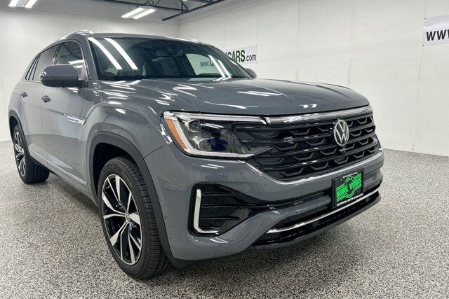 2025 Volkswagen Atlas Cross Sport 2.0T SEL Premium R-Line Oshkosh WI