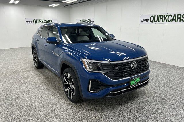 2025 Volkswagen Atlas Cross Sport 2.0T SEL Premium R-Line Oshkosh WI