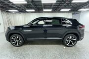 2025 Volkswagen Atlas Cross Sport 2.0T SEL Premium R-Line Oshkosh WI