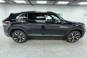 2025 Volkswagen Atlas Cross Sport 2.0T SEL Premium R-Line Oshkosh WI