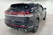 2025 Volkswagen Atlas Cross Sport 2.0T SEL Premium R-Line Oshkosh WI