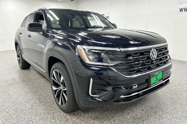 2025 Volkswagen Atlas Cross Sport 2.0T SEL Premium R-Line Oshkosh WI