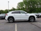 2025 Volkswagen Atlas Cross Sport 2.0T SEL Premium R-Line Oshkosh WI