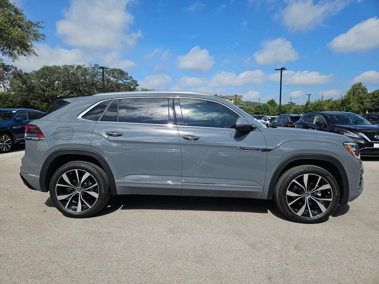 2025 Volkswagen Atlas Cross Sport 2.0T SEL Premium R-Line
