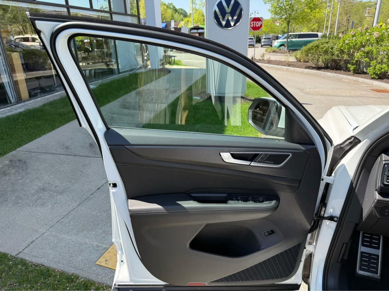2025 Volkswagen Atlas Cross Sport 2.0T SEL Premium R-Line Wellesley MA