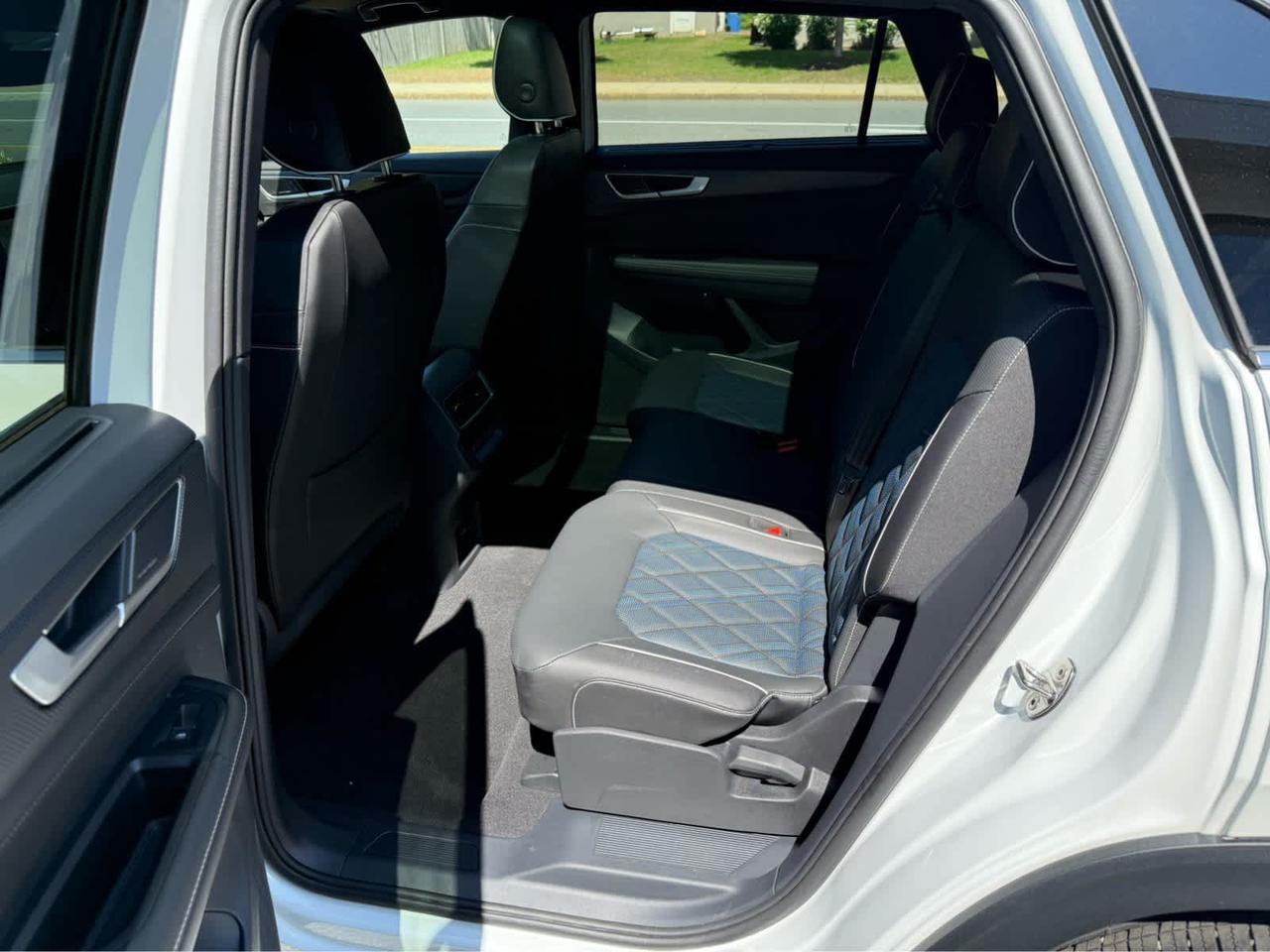 2025 Volkswagen Atlas Cross Sport 2.0T SEL Premium R-Line Wellesley MA