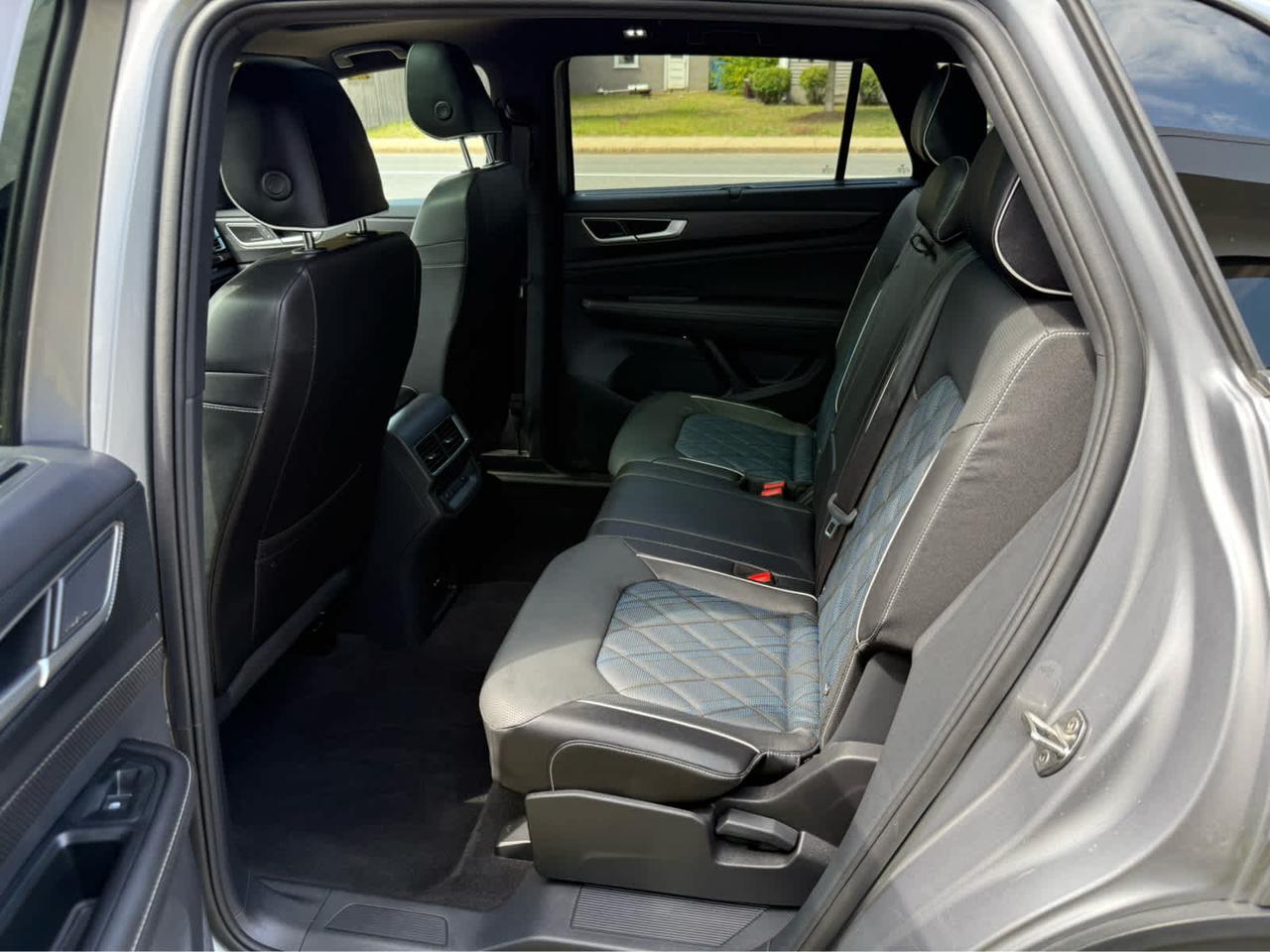 2025 Volkswagen Atlas Cross Sport 2.0T SEL Premium R-Line Wellesley MA
